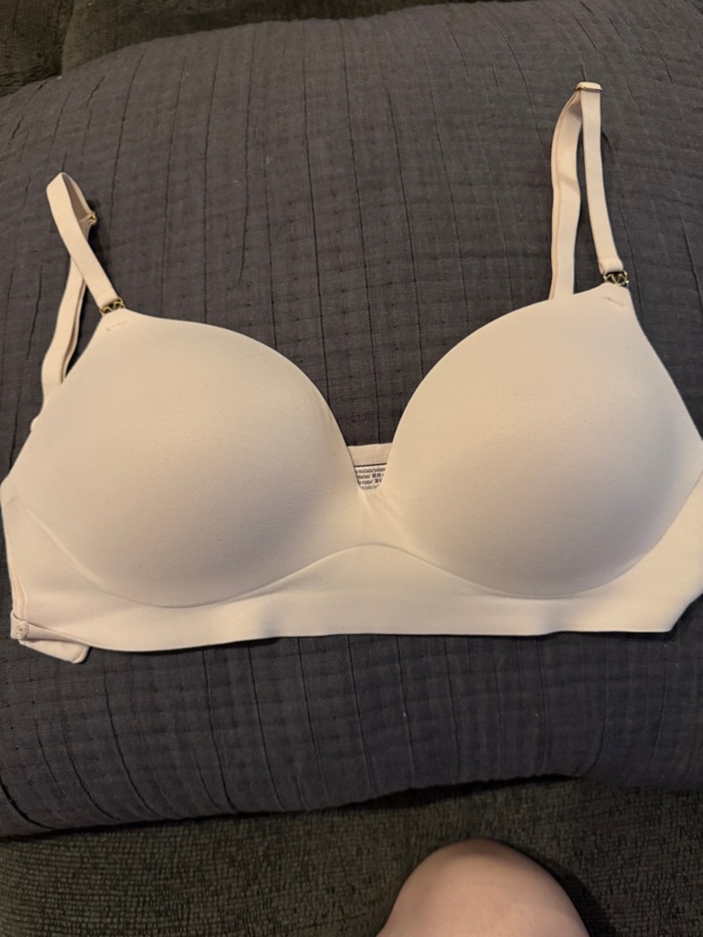 Victoria's Secret Incredible wireless push-up bra- pale pink - 36C